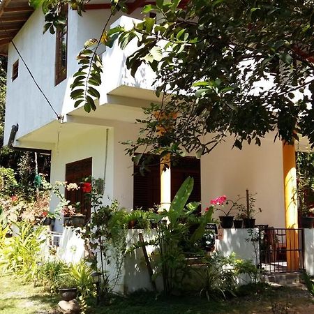 Happy Spring Guest Bed & Breakfast Mirissa Luaran gambar