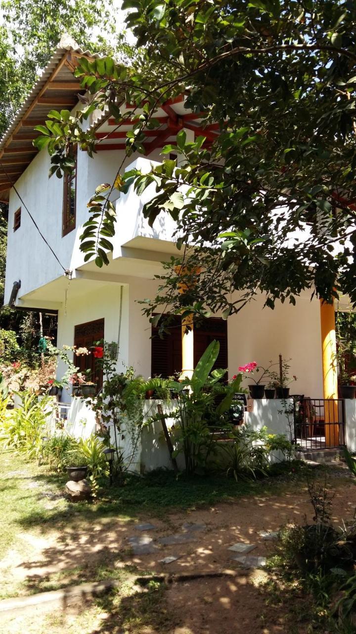 Happy Spring Guest Bed & Breakfast Mirissa Luaran gambar